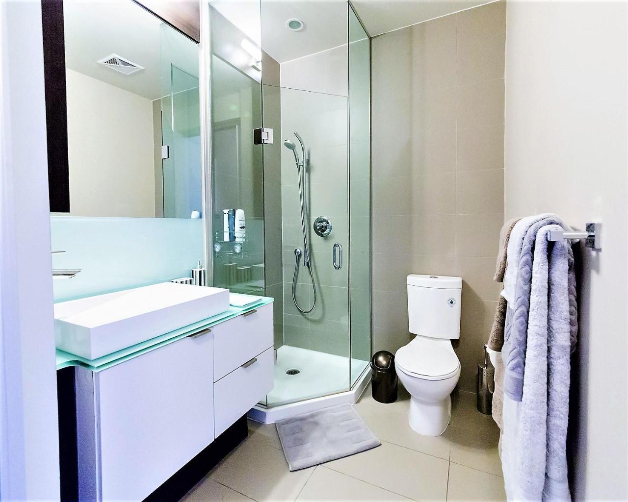 Upscale Suite At Cn Tower, Metro Convention & Rogers Centre Toronto Exterior photo